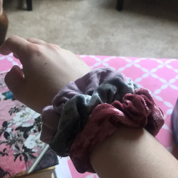 3 scrunchies!!! - Picture 1 of 5